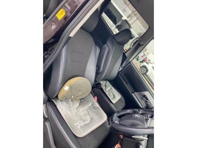 TOYOTA VOXY 2013 Image 31