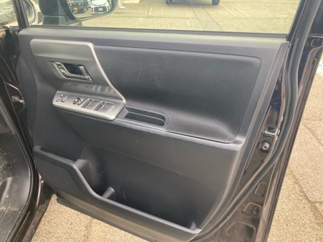 TOYOTA VOXY 2013 Image 31