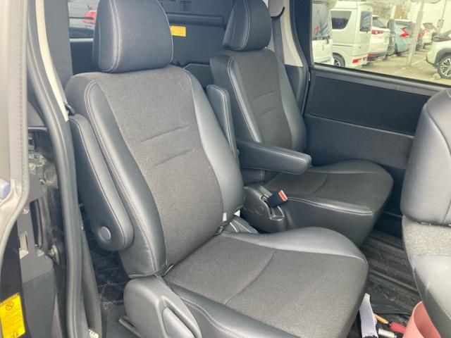 TOYOTA VOXY 2013 Image 31