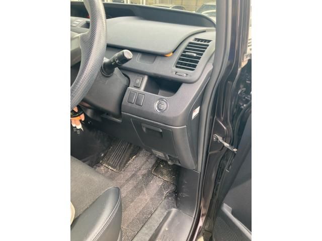 TOYOTA VOXY 2013 Image 31