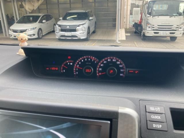 TOYOTA VOXY 2013 Image 31