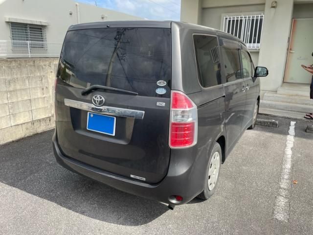 TOYOTA NOAH 2010 Image 31