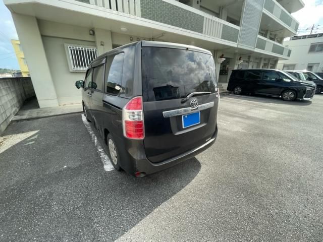 TOYOTA NOAH 2010 Image 31
