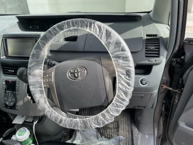 TOYOTA NOAH 2010 Image 31