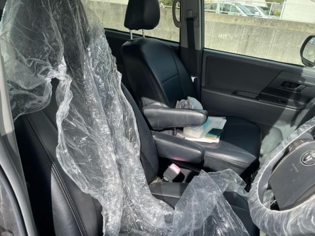 TOYOTA NOAH 2010 Image 31