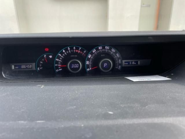 TOYOTA NOAH 2010 Image 31