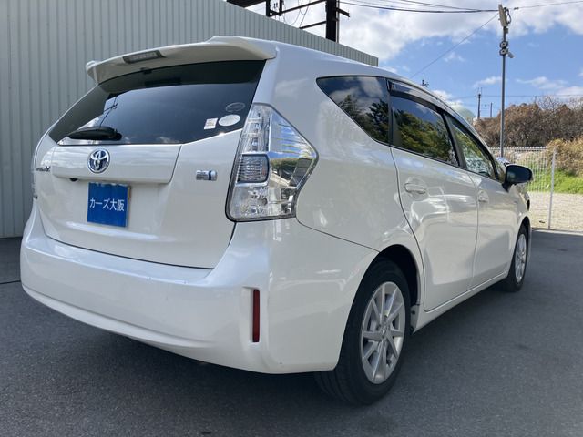 TOYOTA PRIUS ALPHA 2011 Image 31