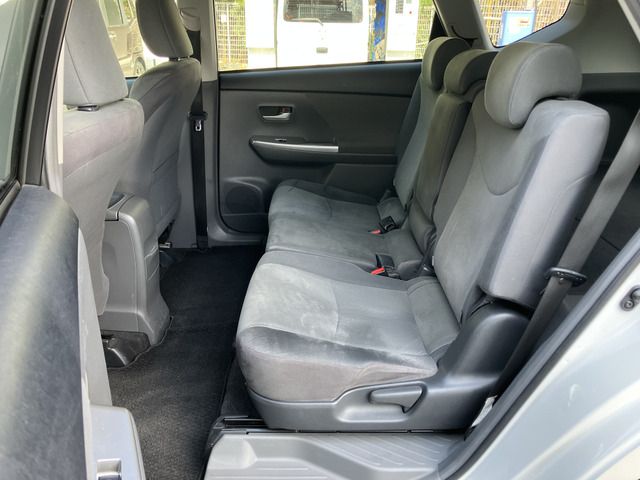 TOYOTA PRIUS ALPHA 2011 Image 31