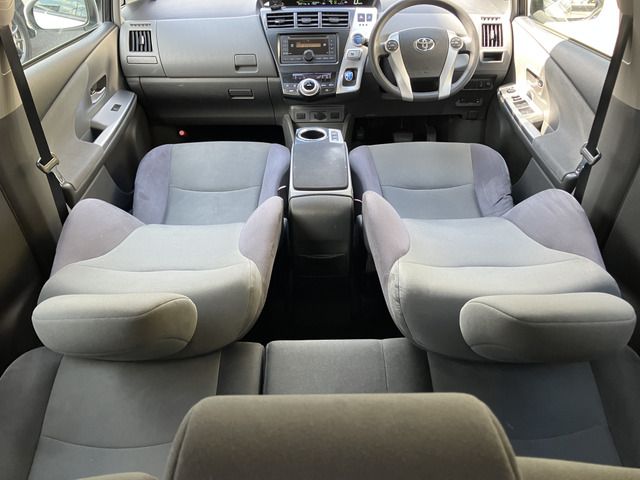 TOYOTA PRIUS ALPHA 2011 Image 31