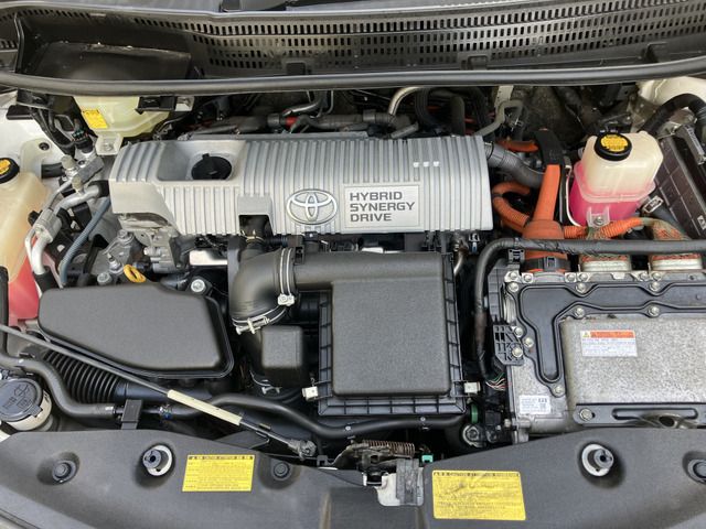 TOYOTA PRIUS ALPHA 2011 Image 31