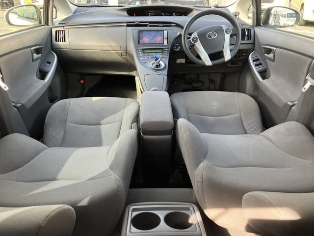 TOYOTA PRIUS 2011 Image 31