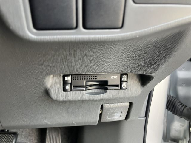 TOYOTA PRIUS 2011 Image 31