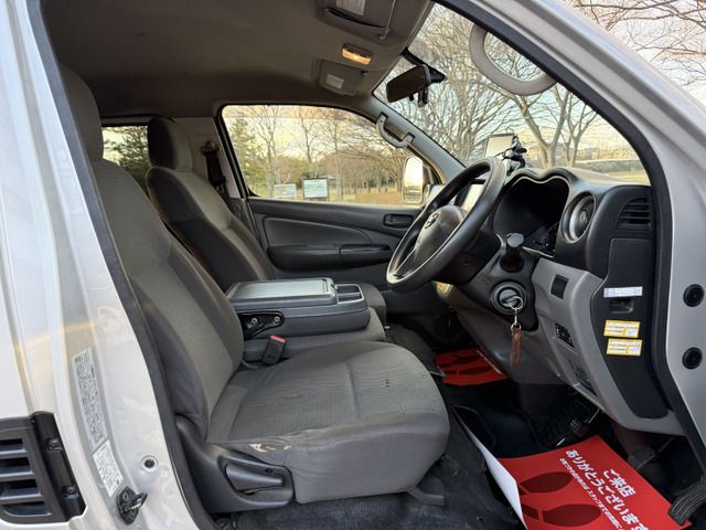 NISSAN NV350 CARAVAN 4WD 2013 Image 31