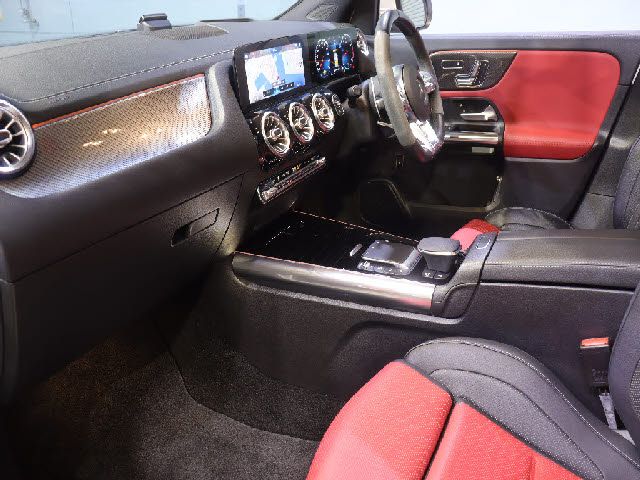 MERCEDES BENZ MERCEDES AMG GLA CLA 2021 Image 31