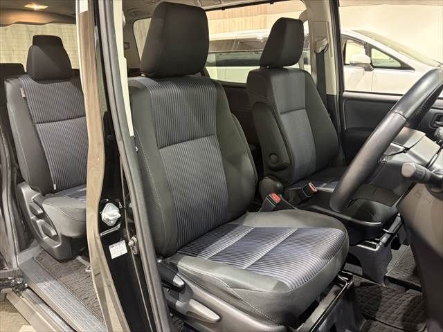 TOYOTA VOXY 2016 Image 31