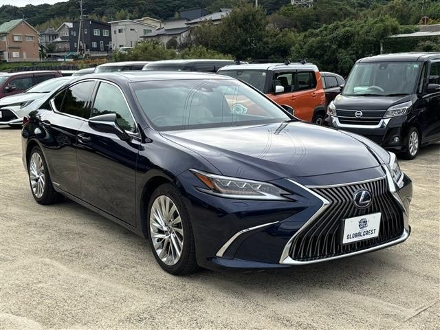 TOYOTA LEXUS ES300H 2019 Image 31