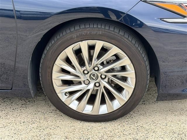 TOYOTA LEXUS ES300H 2019 Image 31