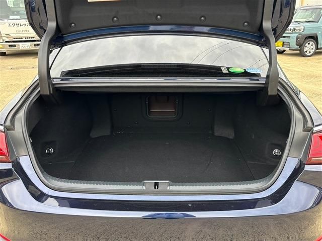 TOYOTA LEXUS ES300H 2019 Image 31