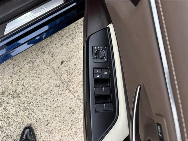 TOYOTA LEXUS ES300H 2019 Image 31