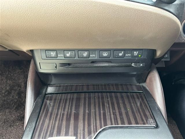 TOYOTA LEXUS ES300H 2019 Image 31