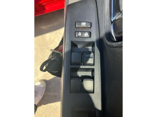 TOYOTA VITZ 2013 Image 31