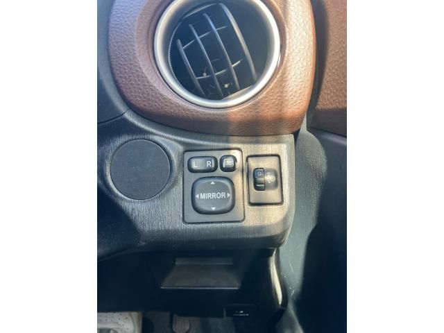 TOYOTA VITZ 2013 Image 31