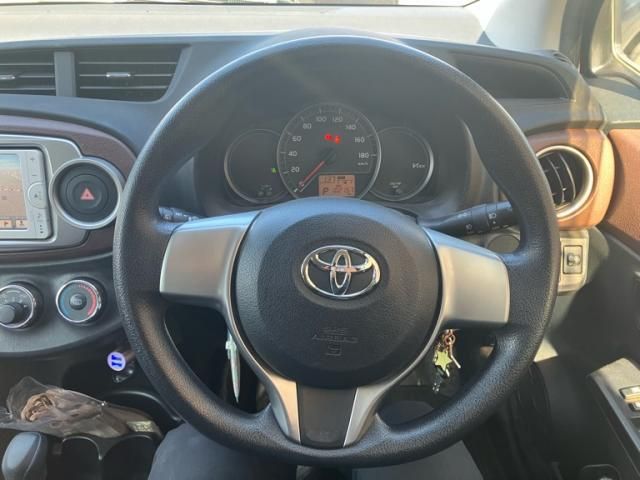 TOYOTA VITZ 2013 Image 31