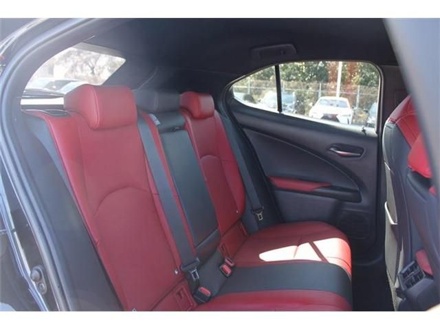 TOYOTA LEXUS UX250H 2019 Image 31