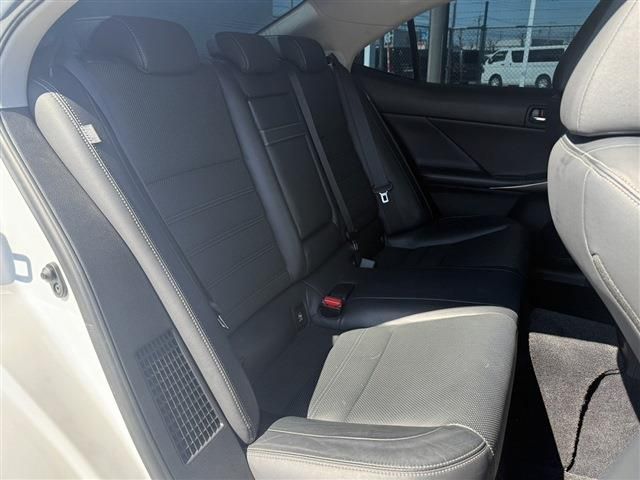 TOYOTA LEXUS IS300H 2013 Image 31