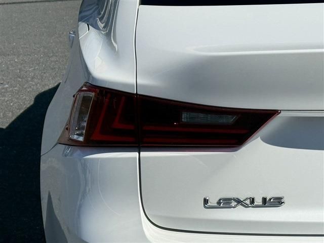 TOYOTA LEXUS IS300H 2013 Image 31