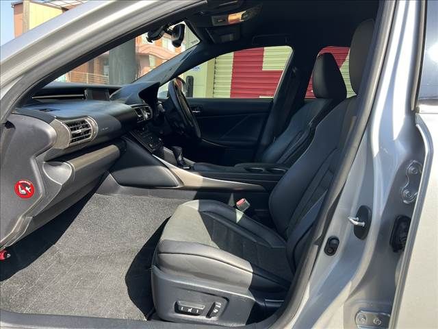 TOYOTA LEXUS IS300H 2014 Image 31