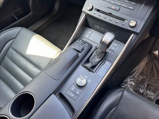 TOYOTA LEXUS IS300H 2014 Image 31