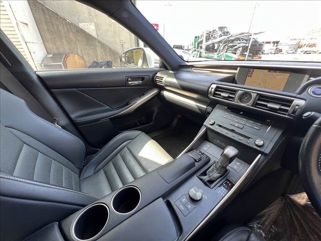 TOYOTA LEXUS IS300H 2014 Image 31