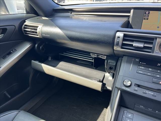 TOYOTA LEXUS IS300H 2014 Image 31