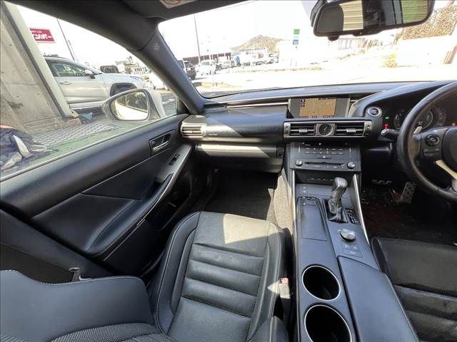 TOYOTA LEXUS IS300H 2014 Image 31