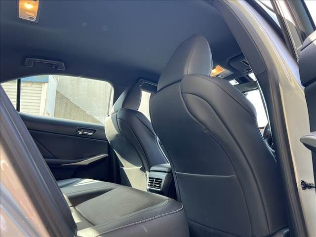 TOYOTA LEXUS IS300H 2014 Image 31