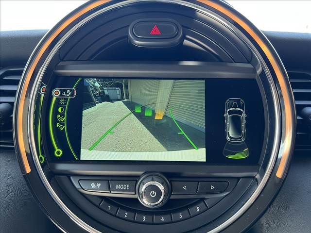 BMW MINI COOPER D 5D 2018 Image 31