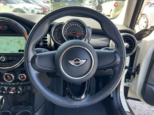 BMW MINI COOPER D 5D 2018 Image 31
