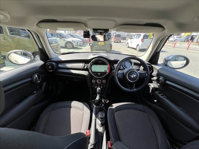 BMW MINI COOPER D 5D 2018 Image 31