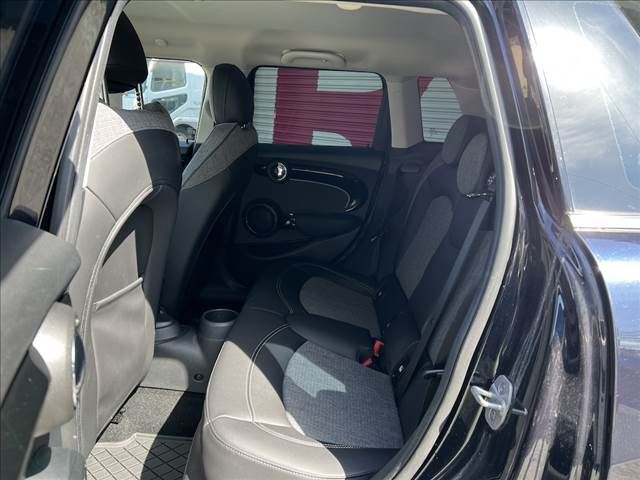 BMW MINI COOPER D 5DOOR 2024 Image 31