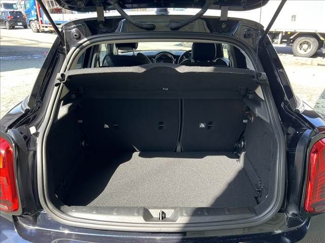 BMW MINI COOPER D 5DOOR 2024 Image 31