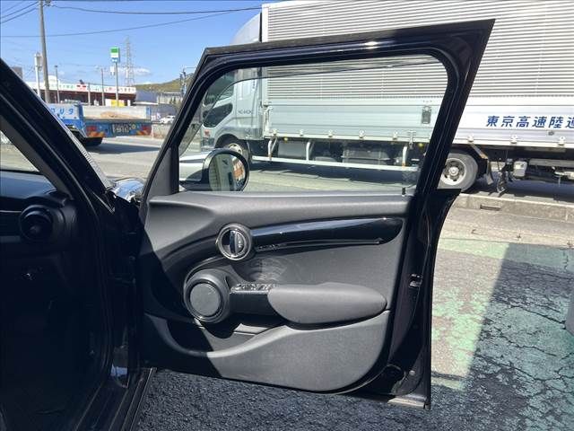 BMW MINI COOPER D 5DOOR 2024 Image 31