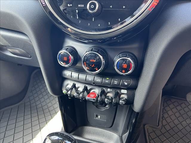 BMW MINI COOPER D 5DOOR 2024 Image 31