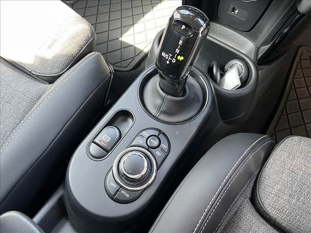 BMW MINI COOPER D 5DOOR 2024 Image 31