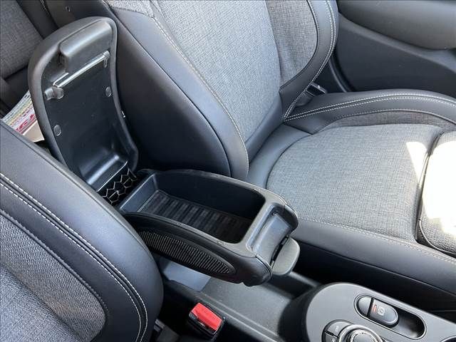 BMW MINI COOPER D 5DOOR 2024 Image 31