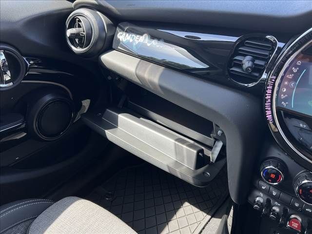 BMW MINI COOPER D 5DOOR 2024 Image 31