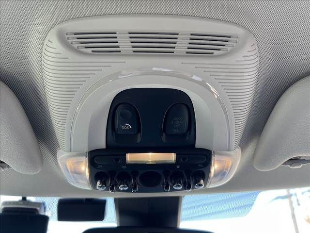 BMW MINI COOPER D 5DOOR 2024 Image 31