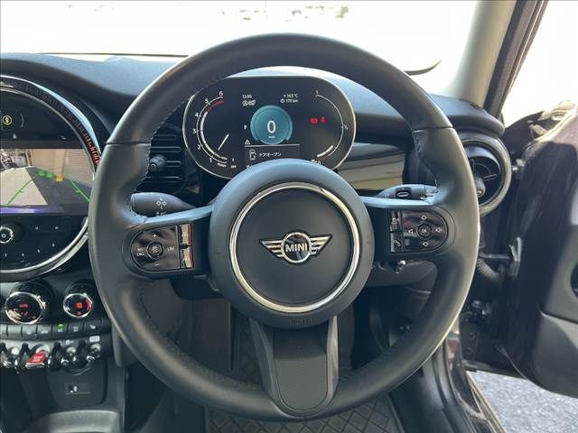 BMW MINI COOPER D 5DOOR 2024 Image 31