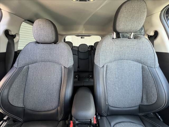 BMW MINI COOPER D 5DOOR 2024 Image 31