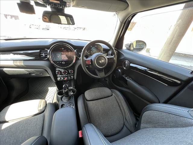 BMW MINI COOPER D 5DOOR 2024 Image 31